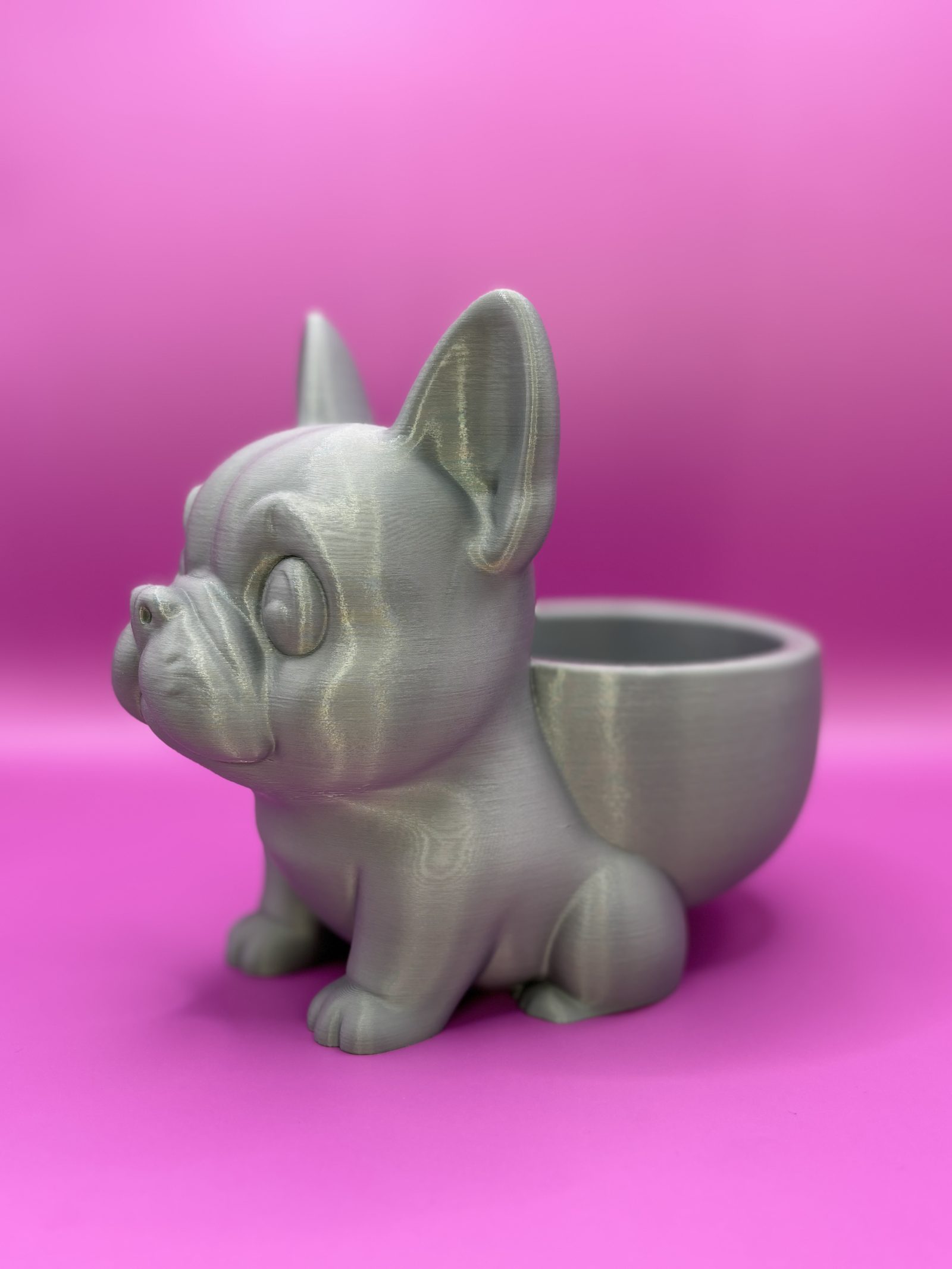 Macetero perro francés — pieza decorativa para espacios