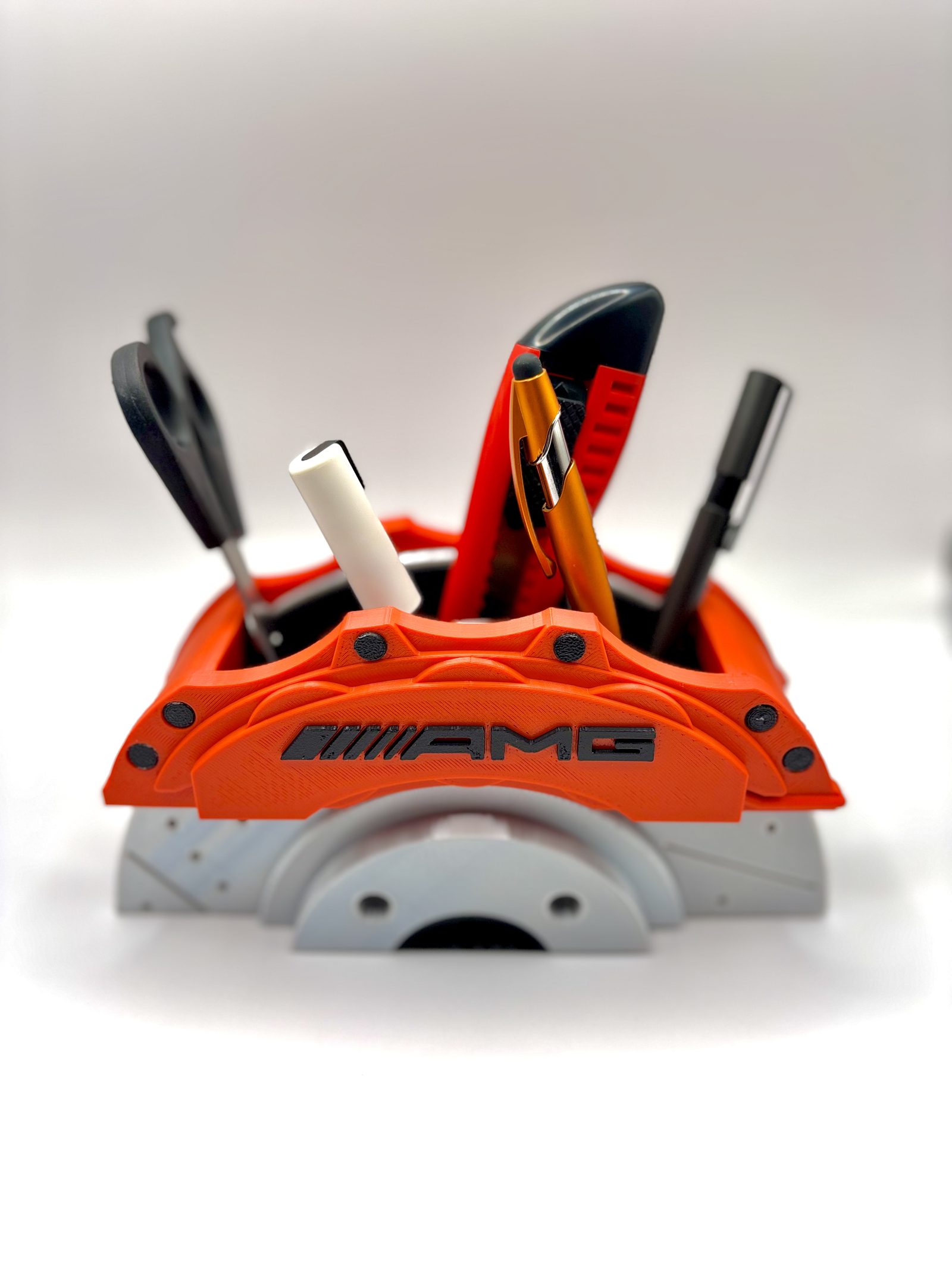 Portalápices AMG inspirado en pinza de freno — merch personalizado